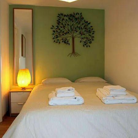 Apartment Contemporary By Alfama